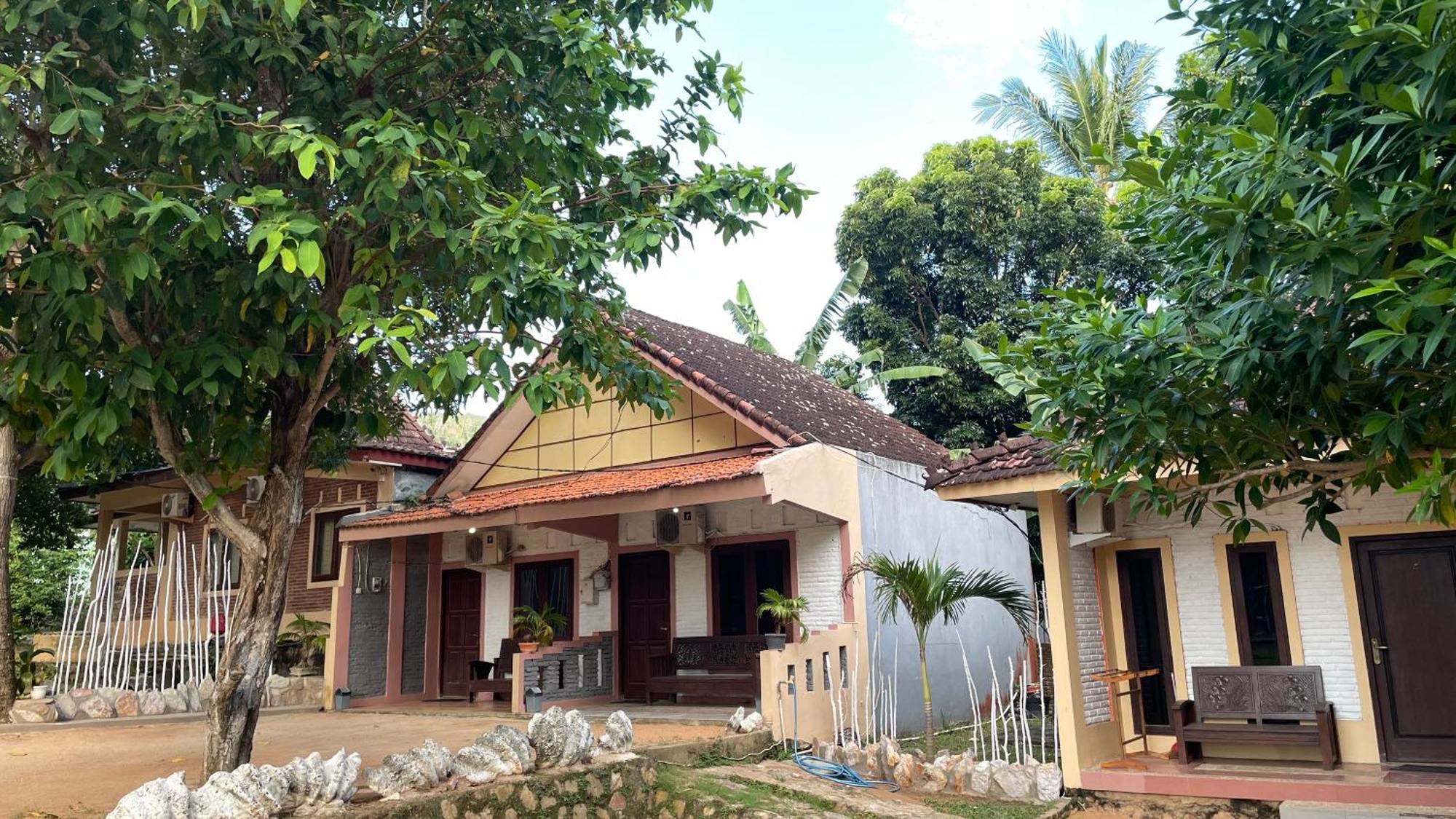 Mangrove Inn Karimunjawa Exteriör bild