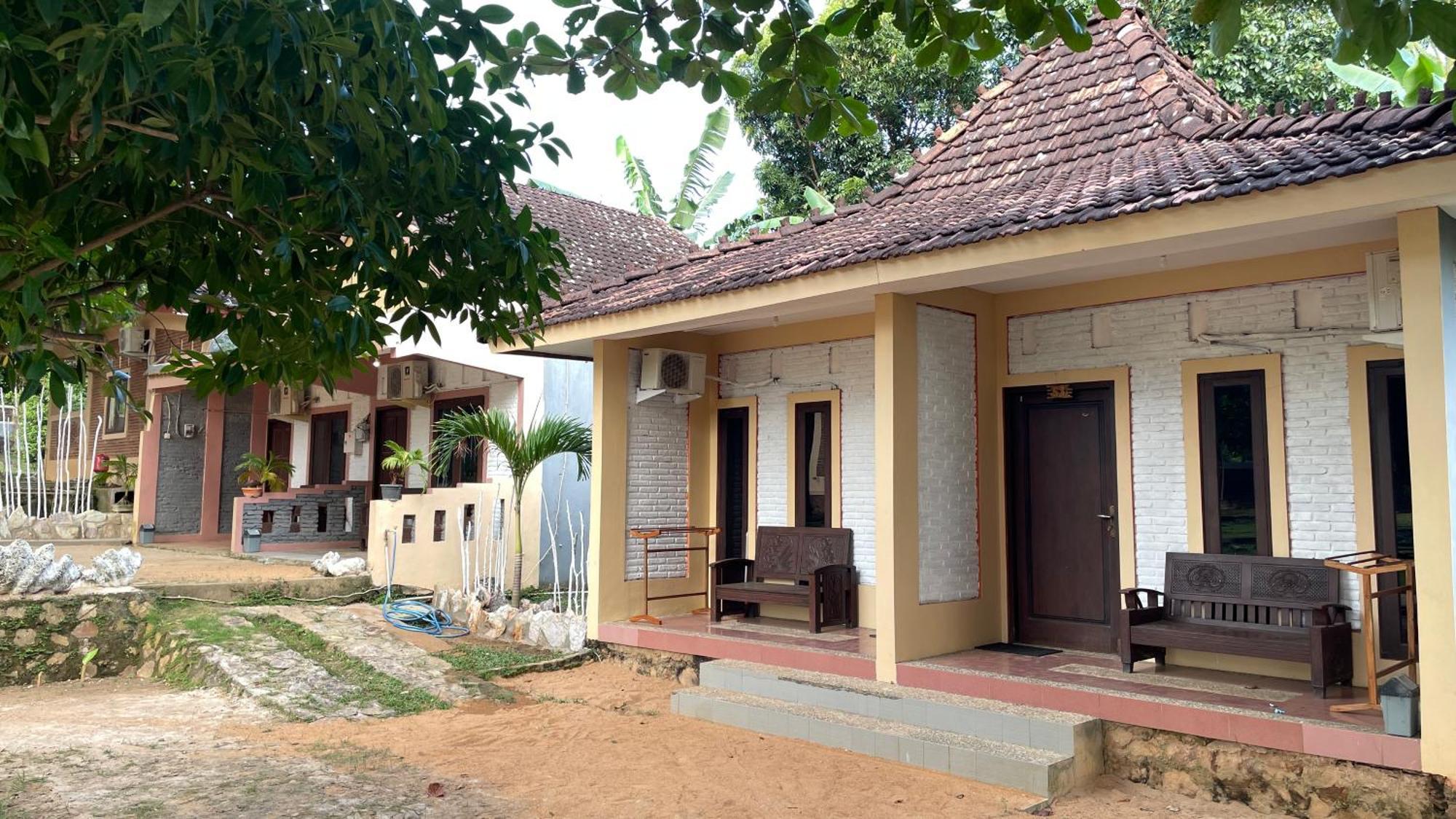 Mangrove Inn Karimunjawa Exteriör bild